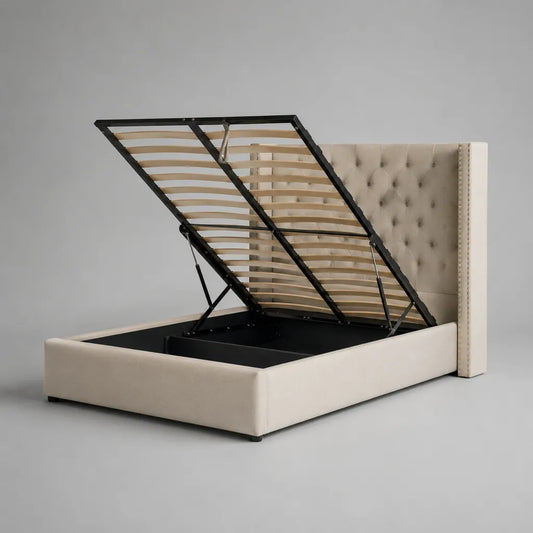 Lit coffre 160 × 200 cm avec sommier relevable et tête de lit capitonnée en velours polyester beige, structure noire