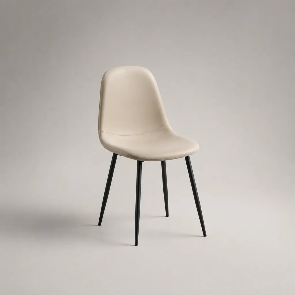 Chaise de salle à manger rembourrée en similicuir beige avec pieds en acier noir, 48 × 56 × 84 cm